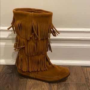 Minnetonka fringe boots